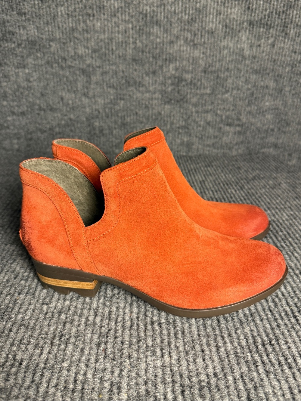 SOREL Lolla Cut-Out Suede Ankle Booties Burnt Orange Rust Size 8.5